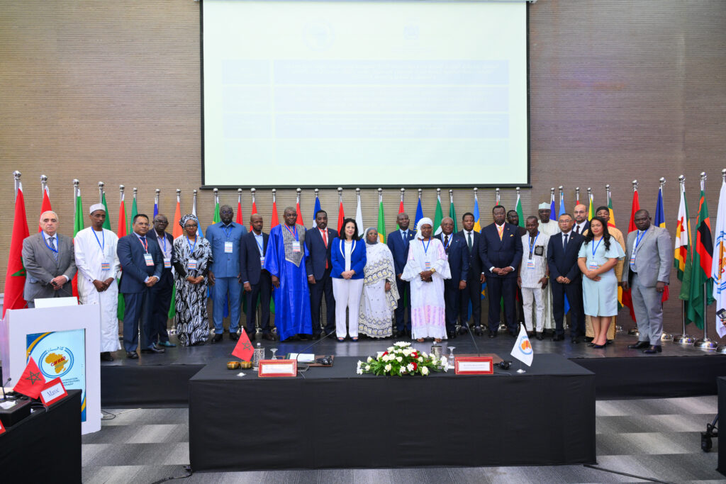 17ème Forum ministériel à l’intention des membres du Conseil d’Administration du CAFRAD : Dr. Coffi Dieudonné ASSOUVI, Directeur général du CAFRAD préconise la montée d’un nouveau type de leadership transformateur et transformationnel en Afrique